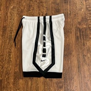 Nike Basketball Shorts Size L